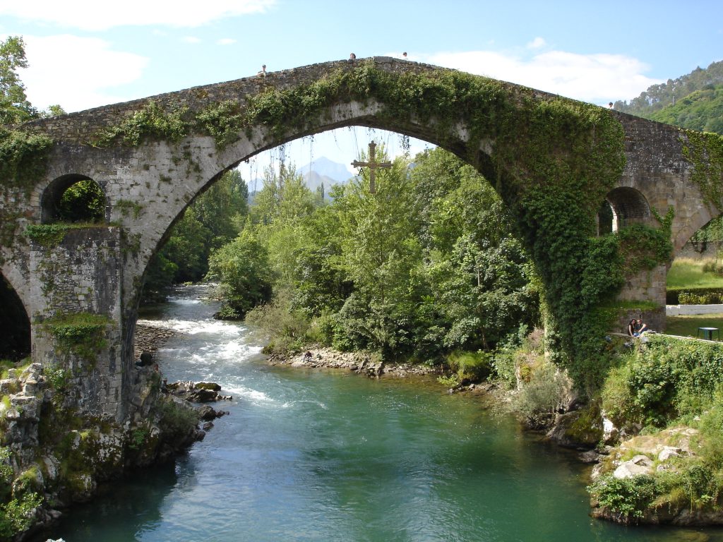 Puente Romano de Cangas de Onís sobre el río Sella